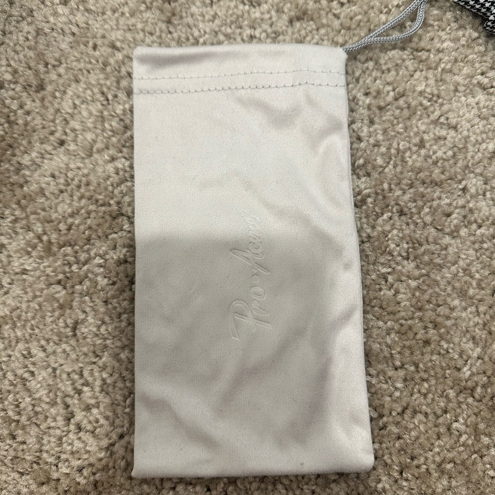 Protective Soft Sunglasses Pouch - Cream